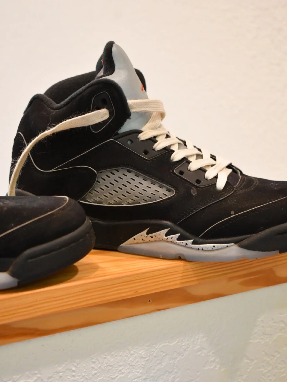 Nike Jordan Men's 5 Retro OG Black Metallic Reimagined Shoes 6.5Y